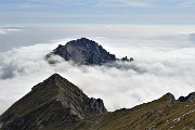 67 La Grignetta emerge stupenda dalla nebbia al sole!